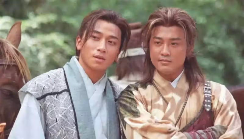 一臉褶子演少年、拋棄底線演爛片,2022年「最辣眼」的8位港星