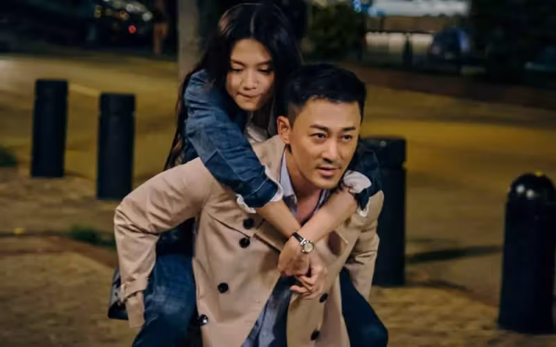 一臉褶子演少年、拋棄底線演爛片,2022年「最辣眼」的8位港星