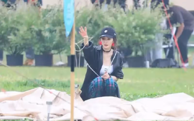 楊冪錄影硬凹少女人設?生圖臉頰深陷皮膚鬆弛,法令紋明顯超顯老