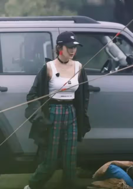 楊冪錄影硬凹少女人設?生圖臉頰深陷皮膚鬆弛,法令紋明顯超顯老