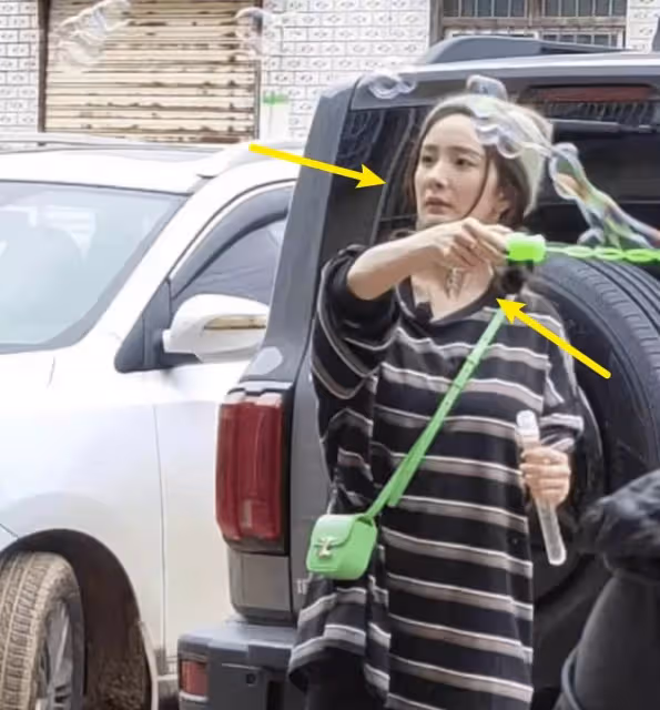 楊冪錄影硬凹少女人設?生圖臉頰深陷皮膚鬆弛,法令紋明顯超顯老