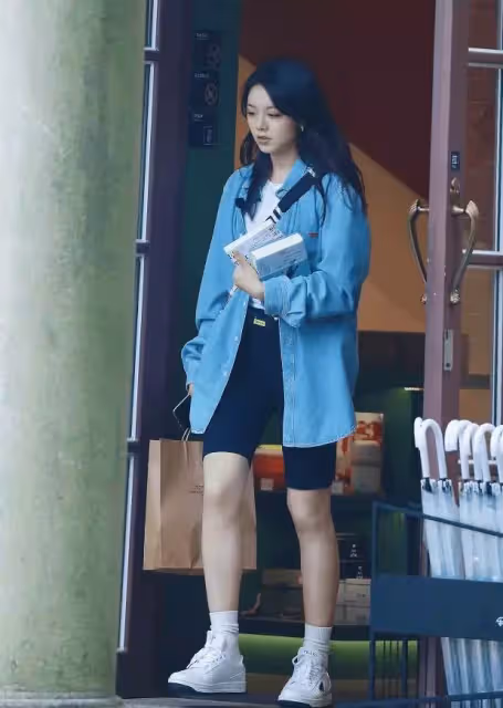 楊冪錄影硬凹少女人設？生圖臉頰深陷皮膚鬆弛，法令紋明顯超顯老