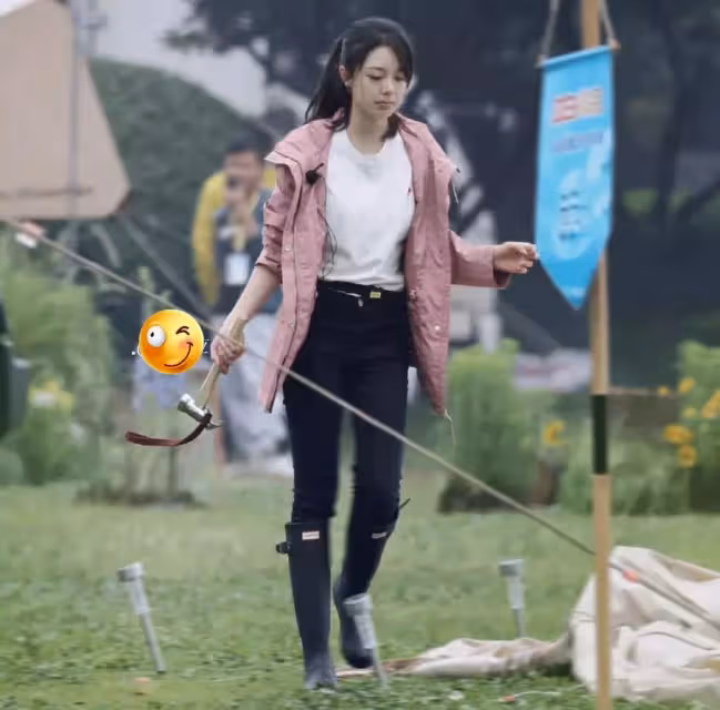 楊冪錄影硬凹少女人設？生圖臉頰深陷皮膚鬆弛，法令紋明顯超顯老