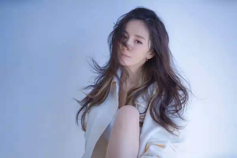 楊冪錄影硬凹少女人設？生圖臉頰深陷皮膚鬆弛，法令紋明顯超顯老
