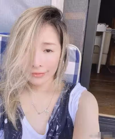 42歲蕭亞軒曬近照,素顏動人不再像「巫婆」,曾被質疑整容失敗,網友:原本的樣子多好看!