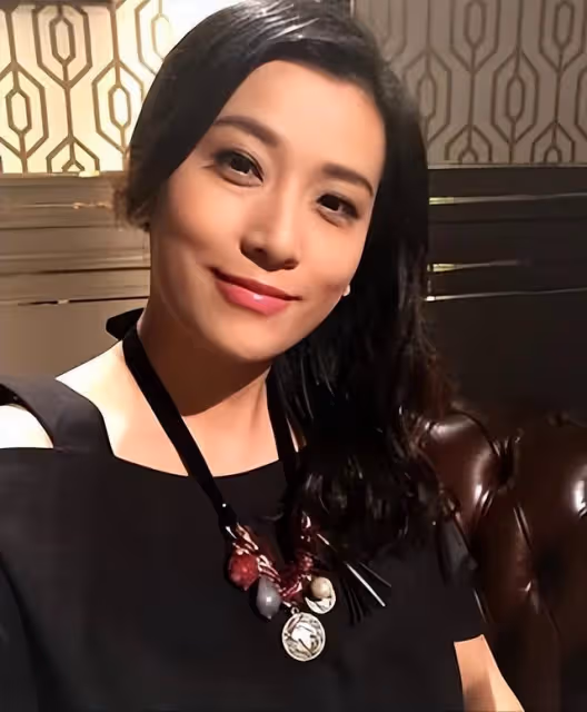 安於現狀!TVB知名綠葉入行20年演盡小角色,曝曾羨慕他人受重用