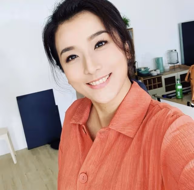 安於現狀!TVB知名綠葉入行20年演盡小角色,曝曾羨慕他人受重用