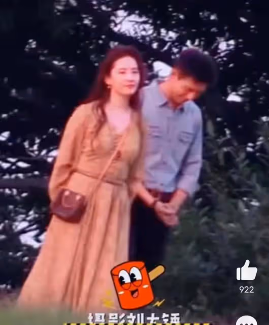 李現劉亦菲新劇路透,女方長發飄飄皮膚超白,男方羞澀不敢擁抱
