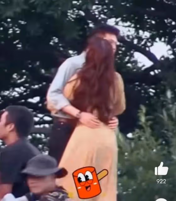 李現劉亦菲新劇路透,女方長發飄飄皮膚超白,男方羞澀不敢擁抱