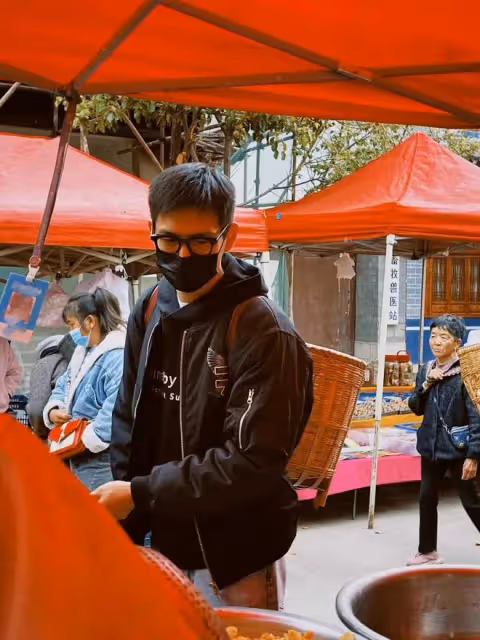 李現劉亦菲新劇路透,女方長發飄飄皮膚超白,男方羞澀不敢擁抱