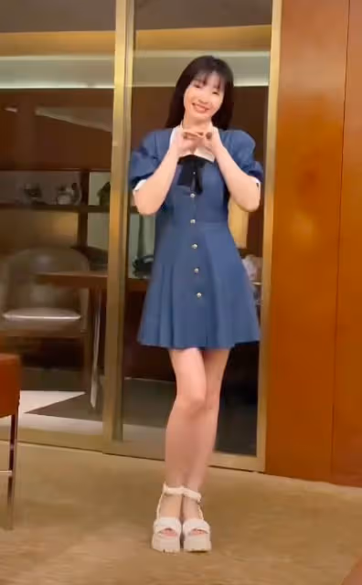 柳岩家中跳舞給粉絲放福利,四十歲狀態像少女,至今沒人追太可惜