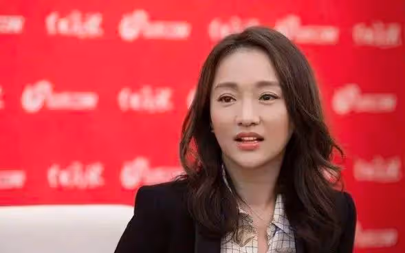 王晶對周迅評價有多高:我不覺得她漂亮,但她是40年最強女演員
