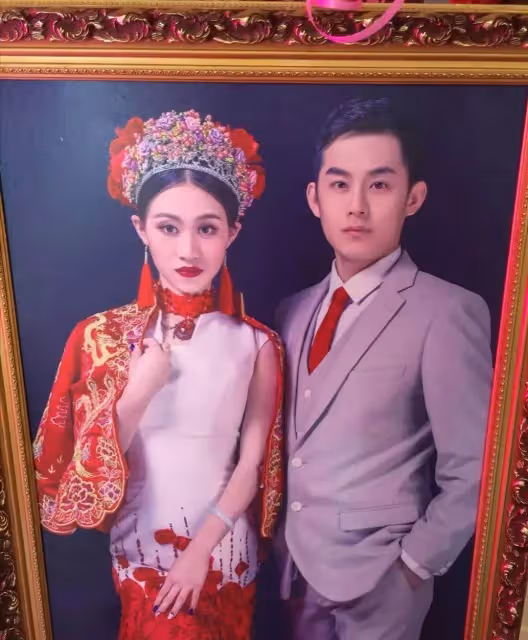 趙麗穎親弟撞臉霍建華,在老家工作照顧父母,妻子漂亮有氣質,網友:不輸明星