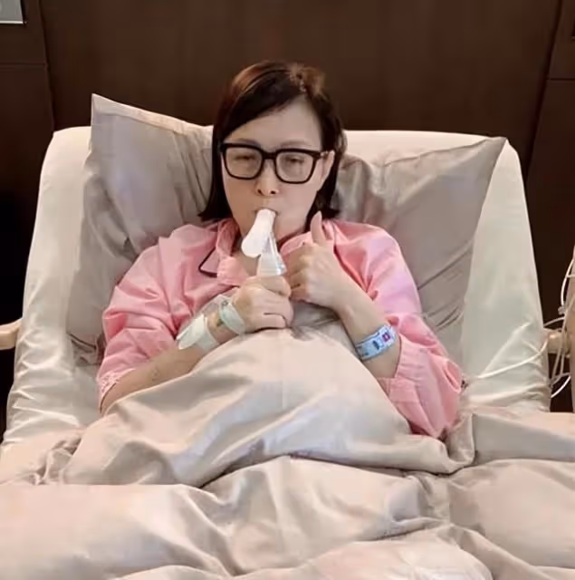 曾寶儀母親確診，太害怕致恐慌症發作，因沒家人只能向姐姐求救！