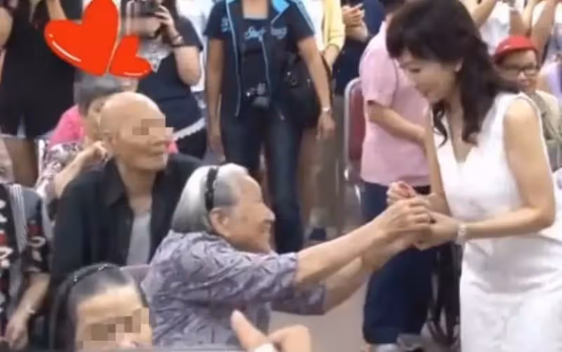 趙雅芝不再裝嫩，68歲無懼皺紋，「不老女神」老了依舊自信優雅