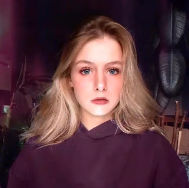 一笑就傾城❤️24歲俄羅斯美女「被上帝吻過的臉蛋」根本洋娃娃 驚喜化身「真人暗黑芭比」反差美翻