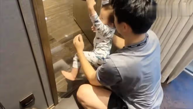 苗苗向鄭愷抱怨帶娃太累,老公不但不安慰,還說:你出去工作
