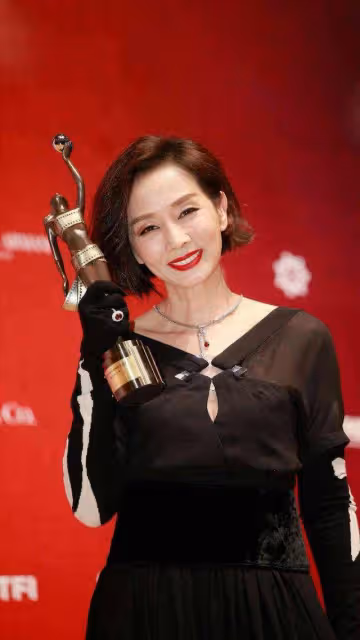 恭喜!香港一代清純女神自曝將嫁女,出道時曾被張國榮瘋狂追求