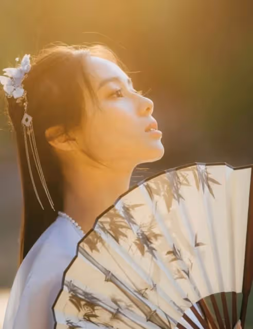 清華碩士畢業照曝光　賭王22歲千金何超欣擁至少7億港幣身家