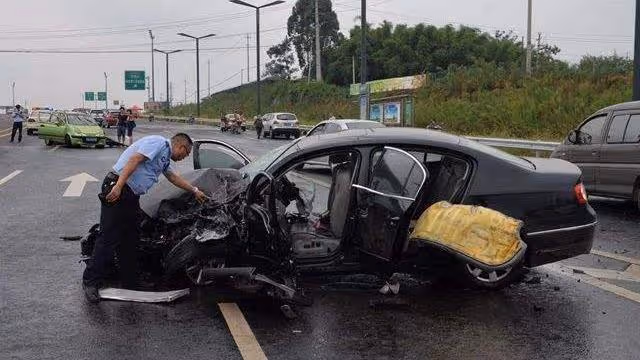 我出嫁爸媽陪嫁百萬,爸媽去世後留下六百萬,我找弟弟要兩百萬