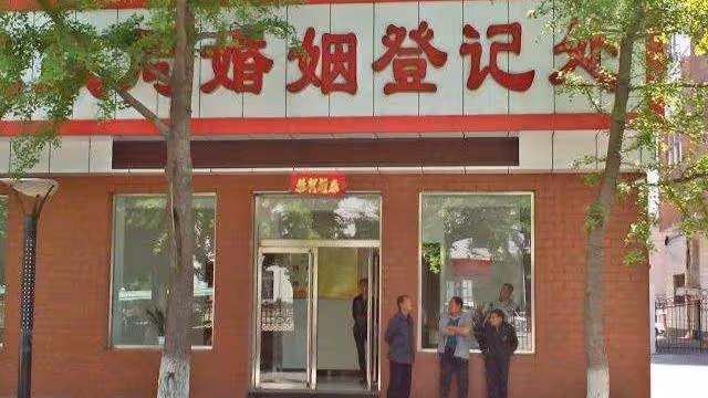 男友家拆遷分了五套房,我過生日讓他送一套房給我,男友提分手