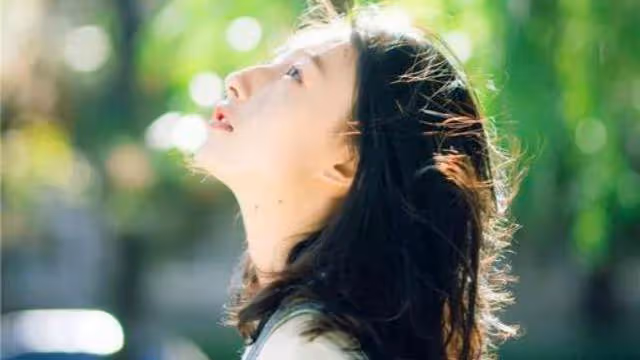 閨蜜離婚當晚喝醉酒,老公開車送閨蜜回家,我翻臉:離我老公遠點