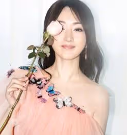 50歲的楊鈺瑩為何還不結婚?她含淚講述真實原因,太令人心疼了
