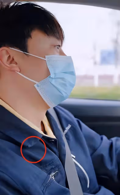 39歲知名演員轉行當的哥,站街邊大口吃盒飯,衣服穿到發白顯心酸