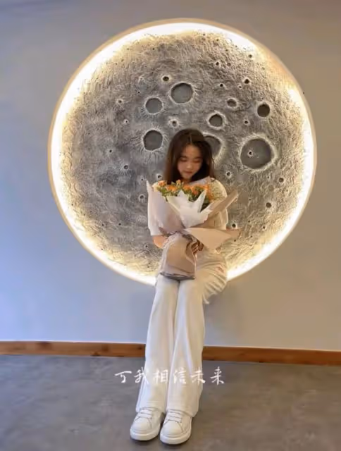 靳東妹妹曬全家合影!外甥女罕見曝光,高顏值搶眼欲進軍娛樂圈
