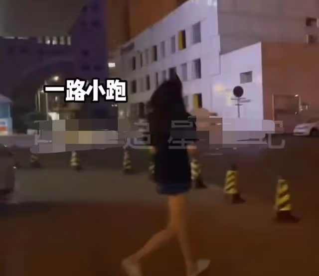張穎穎被追問是否分手,一言不發慌忙逃走,穿拖鞋開車違反交規