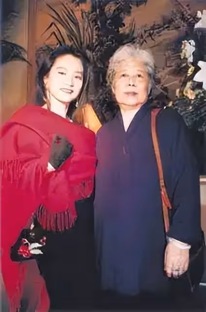 1990年林青霞和親姐在河南相認，姐姐家徒四壁，她為何不伸出援手