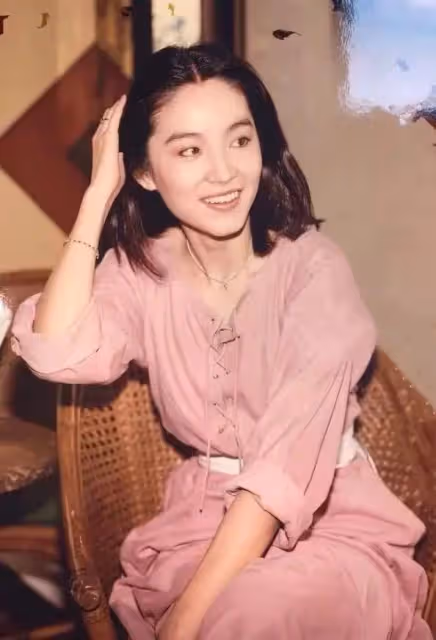 1990年林青霞和親姐在河南相認，姐姐家徒四壁，她為何不伸出援手