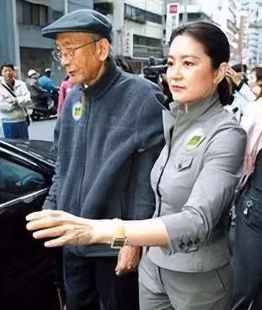 1990年林青霞和親姐在河南相認，姐姐家徒四壁，她為何不伸出援手