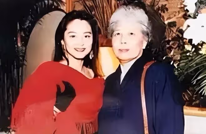 1990年林青霞和親姐在河南相認，姐姐家徒四壁，她為何不伸出援手