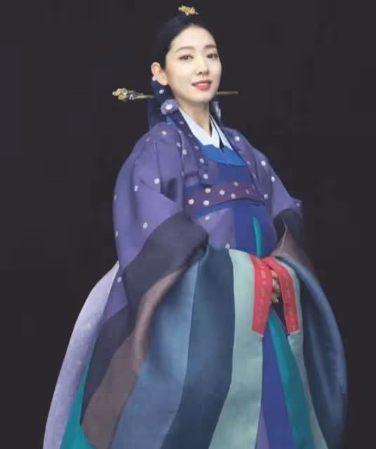 宣布戀情即懷孕,挺著肚子辦婚禮,韓劇女神朴信惠近日官宣產子。