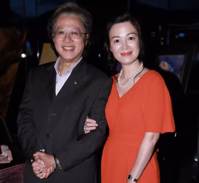 知名港星出席富婆聚會!前夫因病離世,為愛情主動淡出演藝圈,再婚高齡產女穩固豪門地位