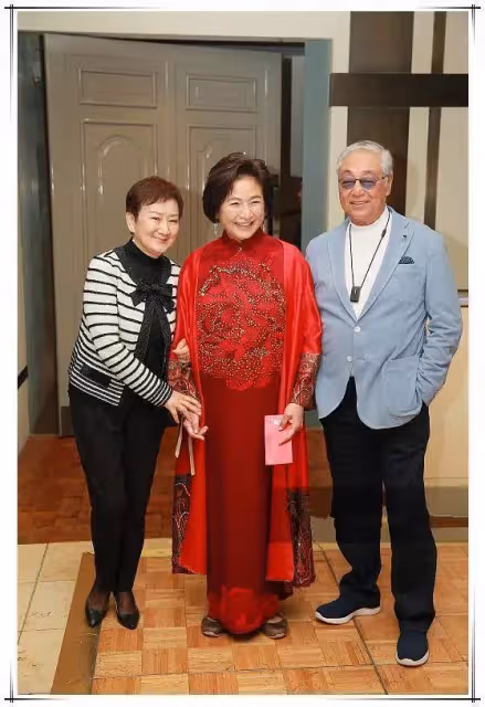 73歲鄭佩佩不做作不扮嫩,滿臉皺紋依然素顏,自然老去也很美