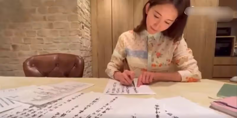 林志玲分享寫書過程,日本愛巢曝光「簡單樸素」,素顏林志玲無眉毛變化大,網友們:羨慕黑澤良平娶到這樣「美嬌妻」