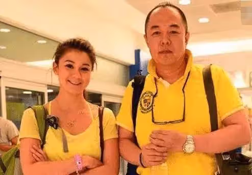 張鐵林的混血女兒長大了,顏值高到犯規,這才是真正的格格