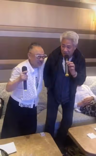 63歲《古惑仔》「韓賓」尹揚明息影多年罕見亮相,滿頭白髮霸氣不再,面目和善神采奕奕,曾輸掉全部身家,靠冷門生意翻身