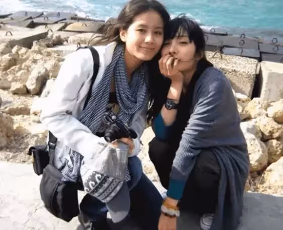劉詩詩和楊冪10年前合照流出,網友: 純天然和整容臉分的一清二楚