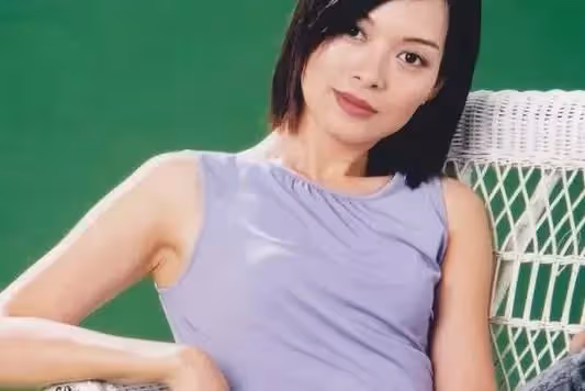 「阿朱」劉錦玲生活照曝光,身材纖細氣質出眾,54歲仍宛如少女,網贊:優雅女人最美麗