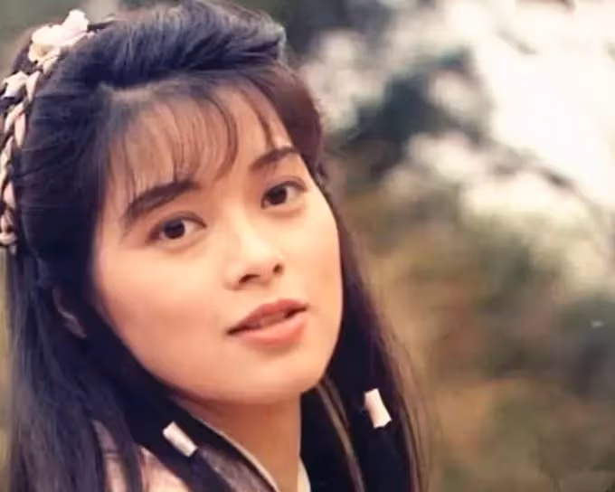 「阿朱」劉錦玲生活照曝光,身材纖細氣質出眾,54歲仍宛如少女,網贊:優雅女人最美麗