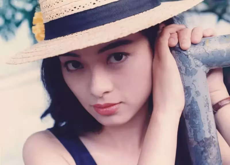 「阿朱」劉錦玲生活照曝光,身材纖細氣質出眾,54歲仍宛如少女,網贊:優雅女人最美麗