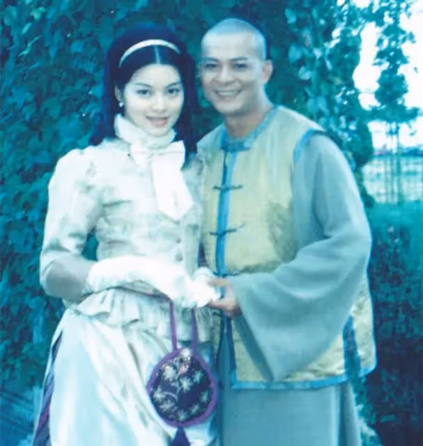 「阿朱」劉錦玲生活照曝光,身材纖細氣質出眾,54歲仍宛如少女,網贊:優雅女人最美麗