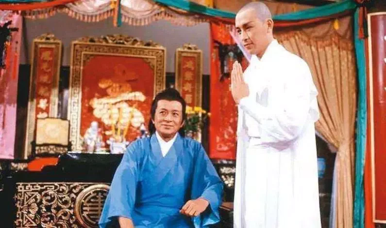 迷惑！66歲關聰坐擁過億資產，卻在街頭擺攤！自言只是因為太閑