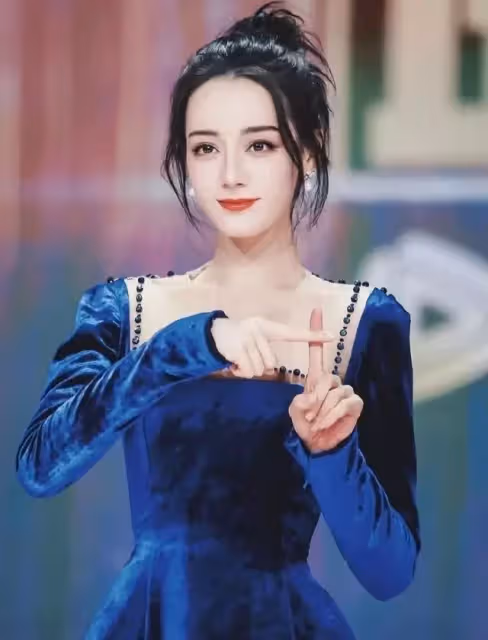 成名之前的女神熱巴,光鮮背後也有辛酸史