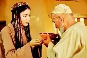 成名之前的女神熱巴,光鮮背後也有辛酸史