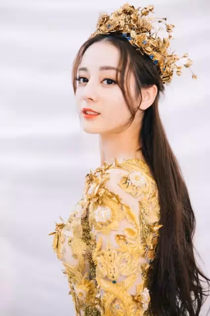 成名之前的女神熱巴,光鮮背後也有辛酸史