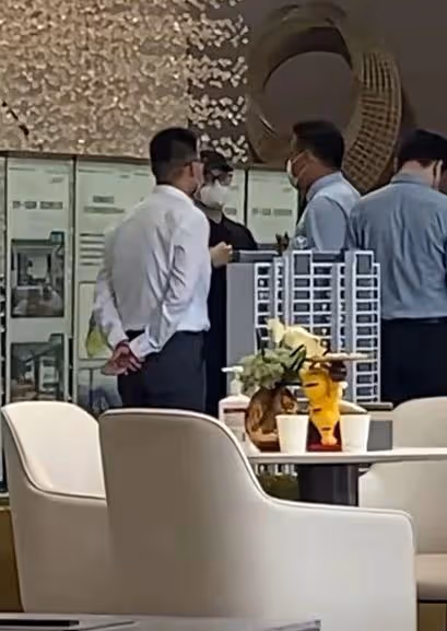 曝潘瑋柏帶妻子現身南京看房,疑要在內地定居,豪宅價值超千萬